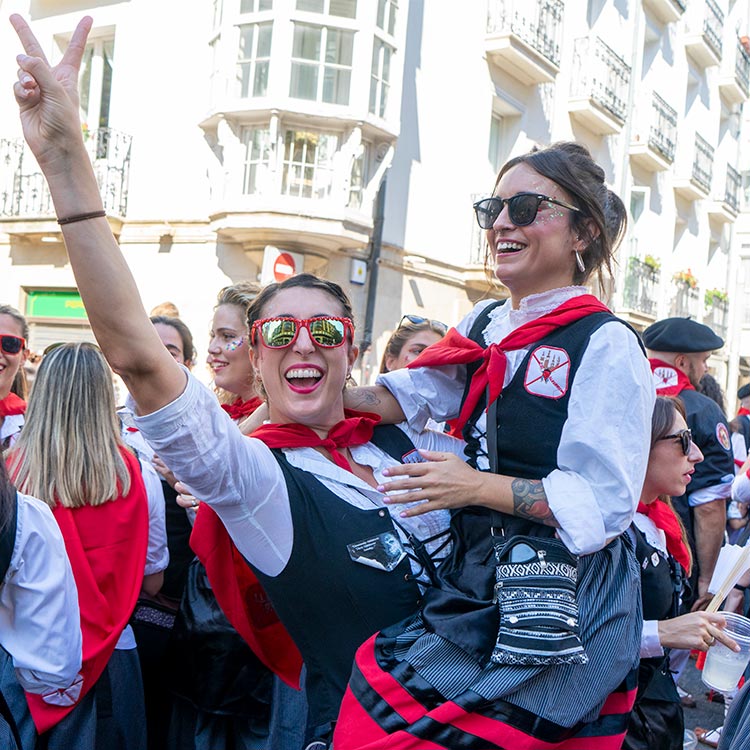 Fotos de las fiestas del día del blusa 2024 en Vitoria-Gasteiz